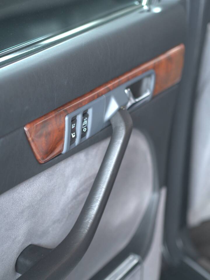 Image 41/52 of Mercedes-Benz 560 SEL (1988)