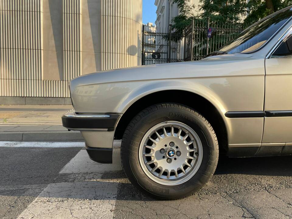 Image 20/21 of BMW 325e (1985)