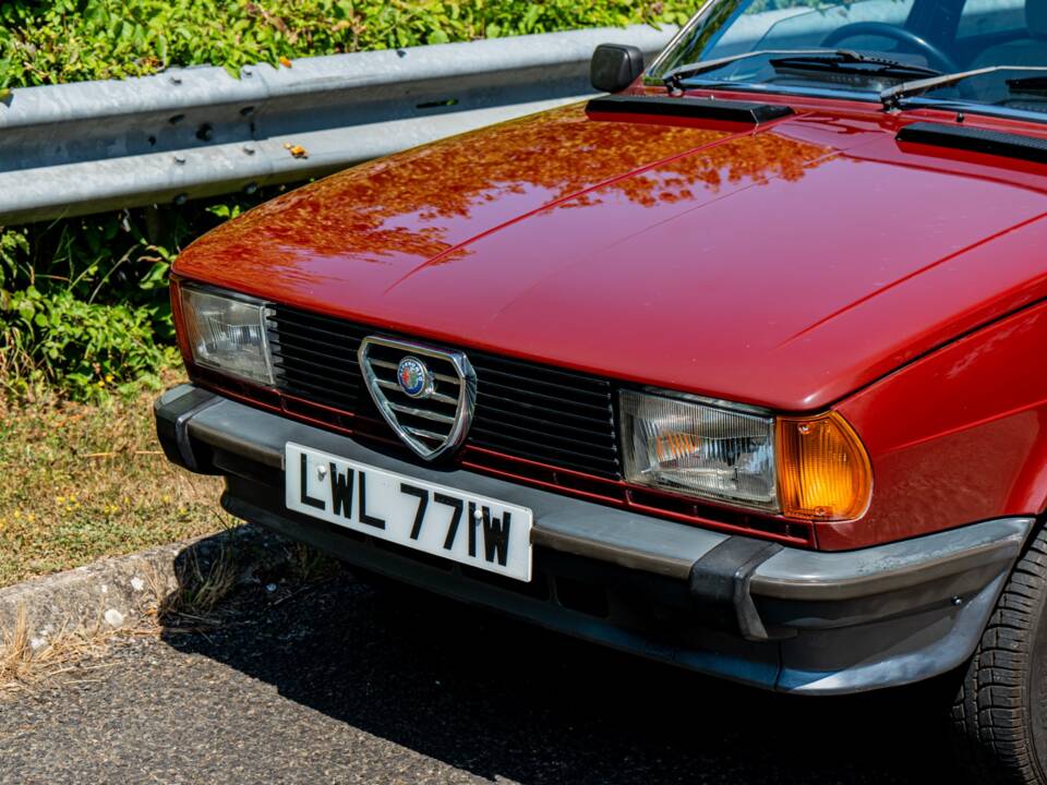 Imagen 17/50 de Alfa Romeo Giulietta 1.6 (1981)