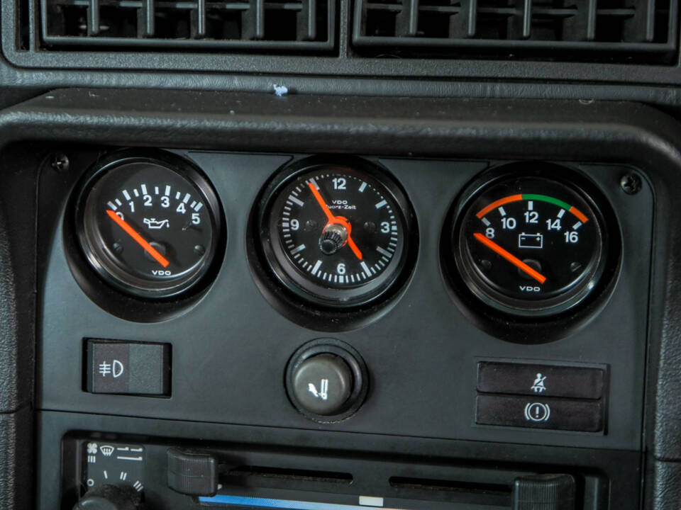 Immagine 27/50 di Porsche 924 S (1987)