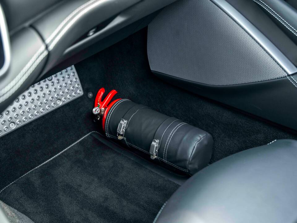 Image 42/44 of Ferrari Portofino M (2022)
