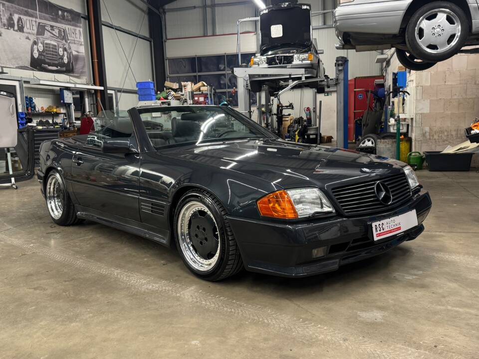 Image 11/37 de Mercedes-Benz 500 SL 6.0 AMG (1990)