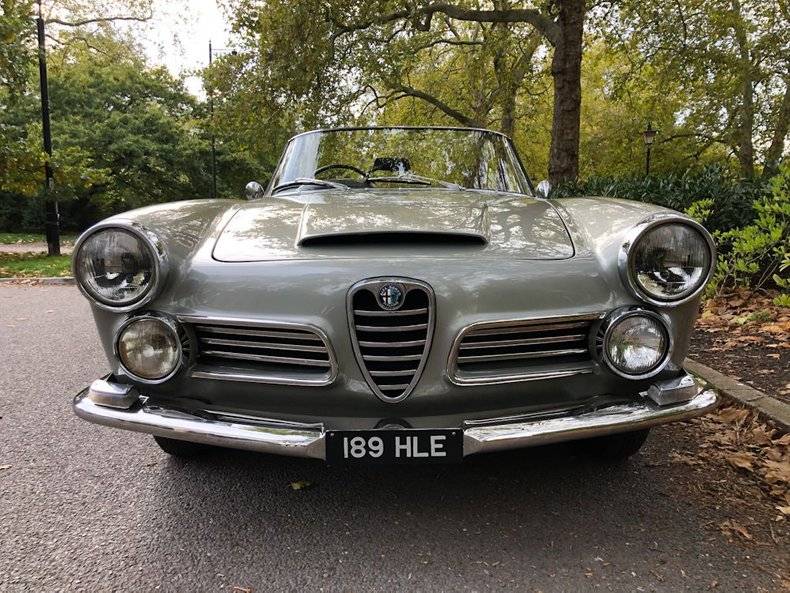 Image 10/50 of Alfa Romeo 2600 Spider (1964)