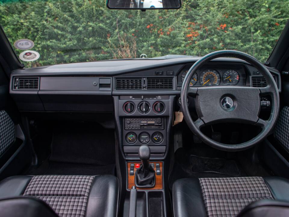 Bild 22/27 von Mercedes-Benz 190 E 2.3-16 (1985)