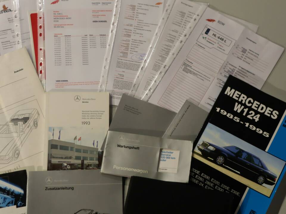 Image 5/50 of Mercedes-Benz E 220 (1994)