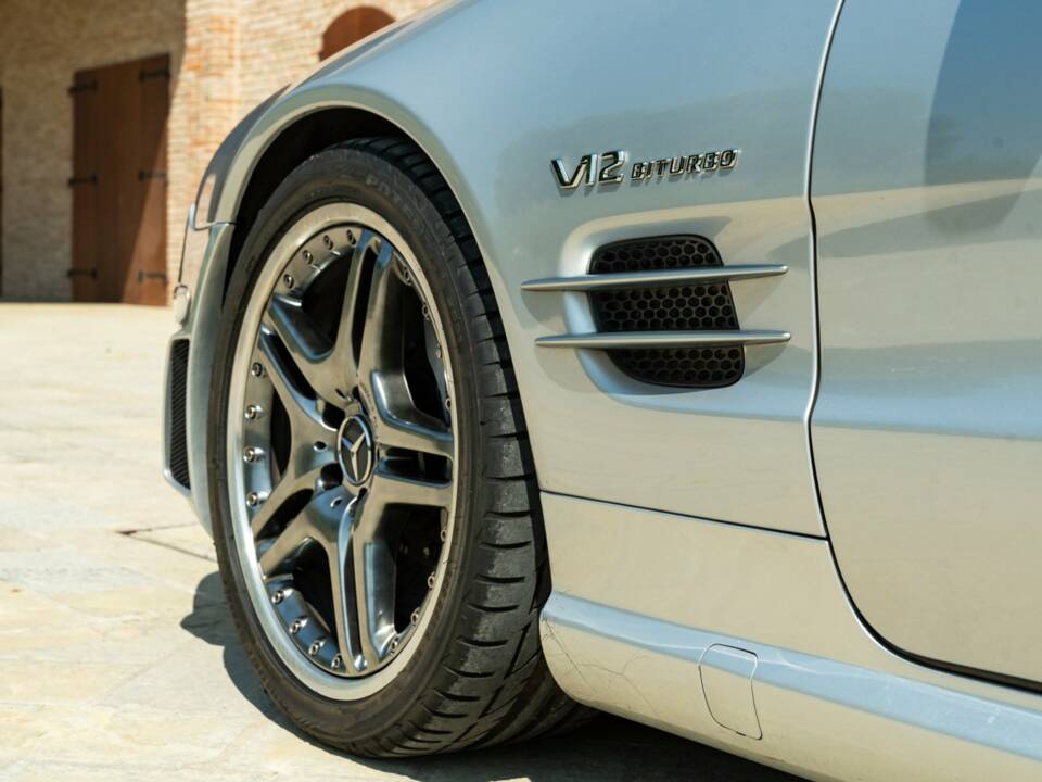 Image 28/50 of Mercedes-Benz SL 65 AMG (2005)