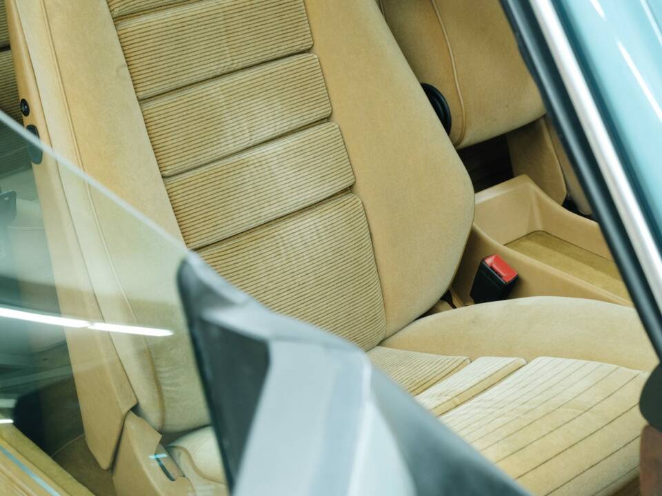 Bild 46/50 von Mercedes-Benz 380 SEC (1983)