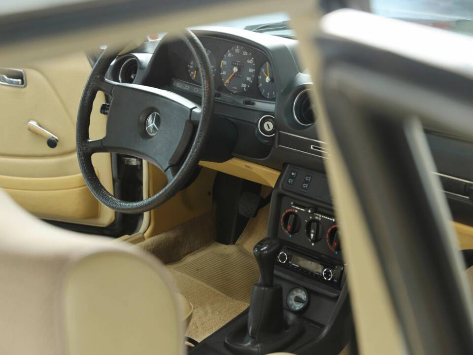 Image 28/49 of Mercedes-Benz 230 TE (1981)