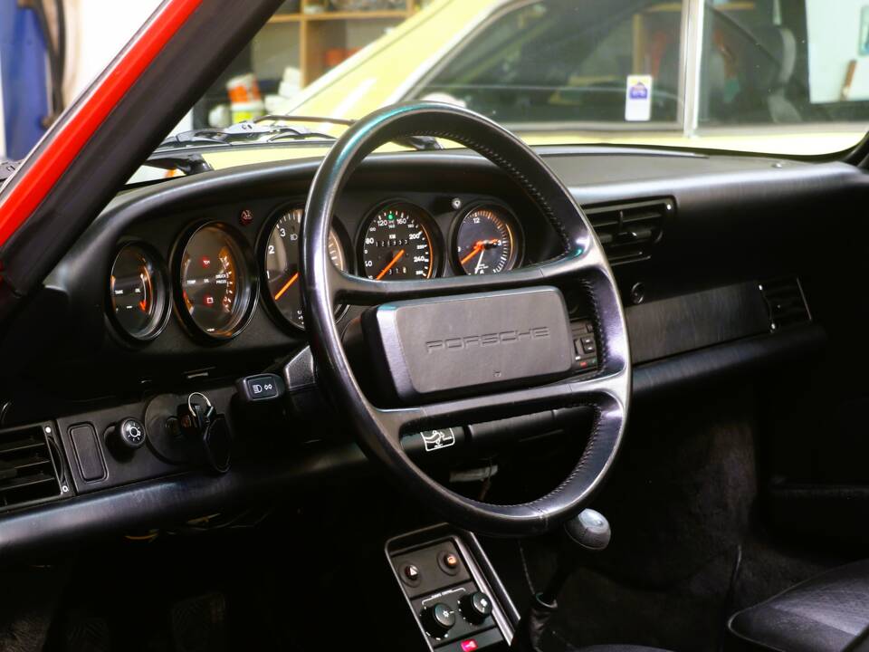 Image 26/47 of Porsche 911 Carrera 3.2 (1989)