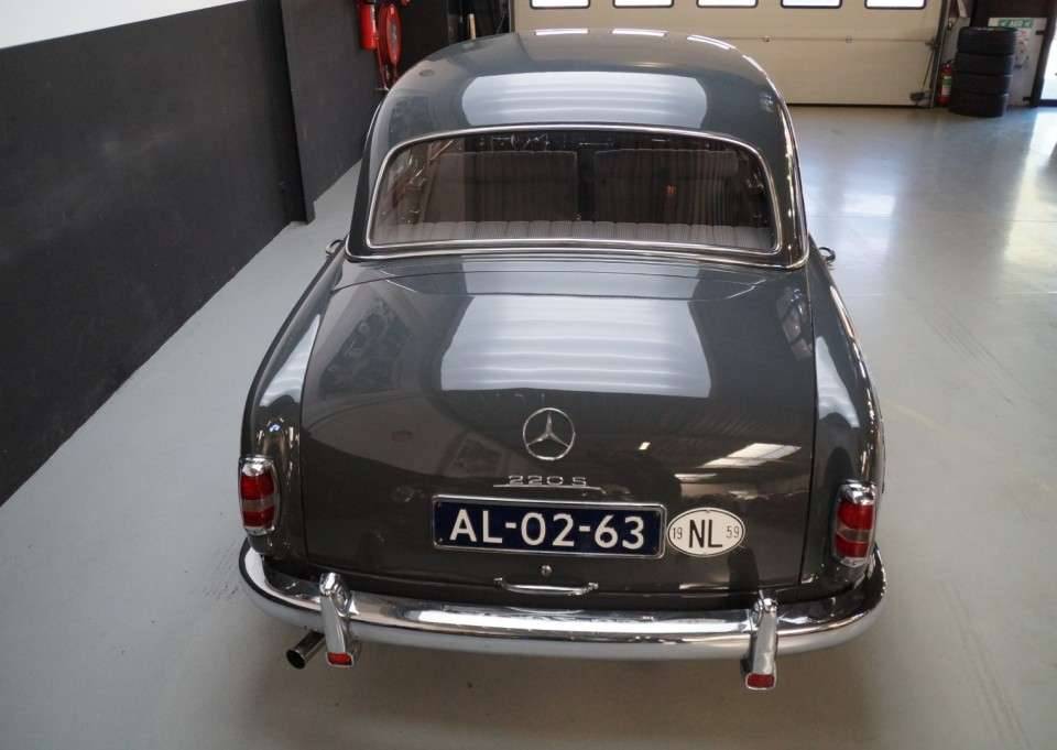 Afbeelding 5/50 van Mercedes-Benz 220 S (1959)