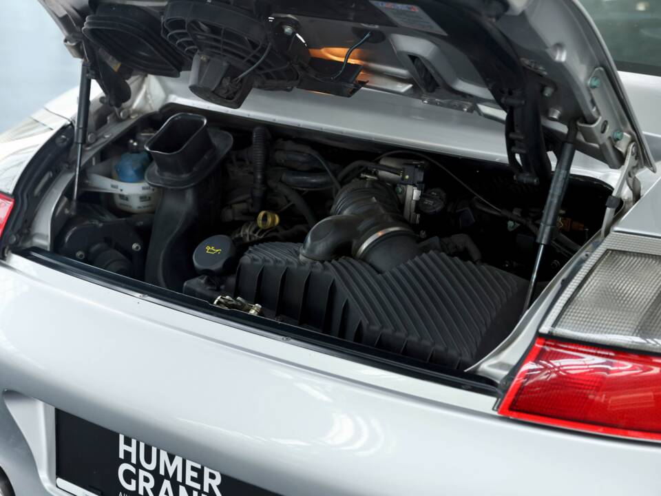 Image 33/50 of Porsche 911 Carrera 4S (2004)