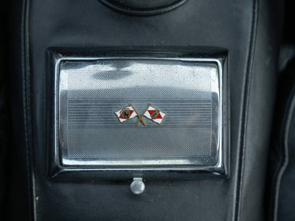 Bild 41/50 von Ferrari 330 GT 2+2 (1964)