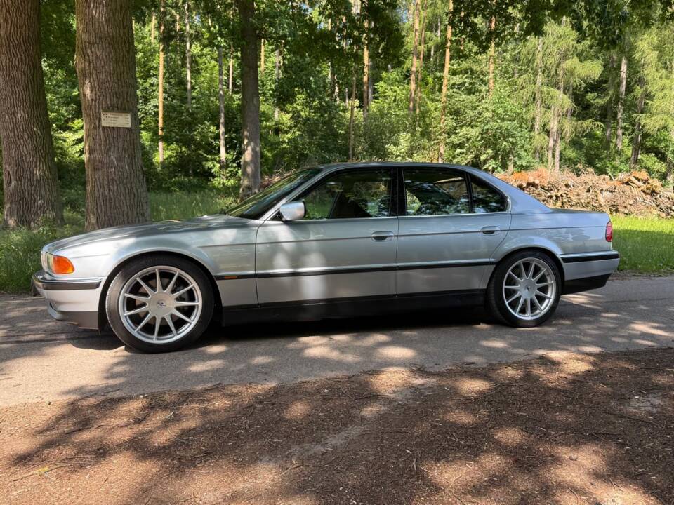 Immagine 3/14 di BMW 750i (1997)