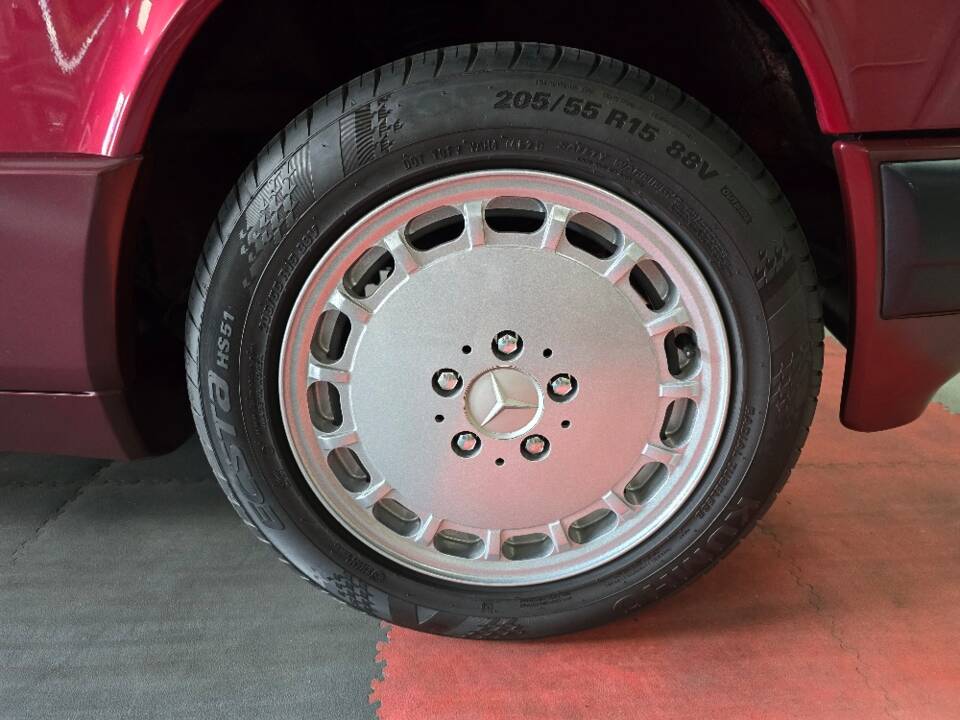 Imagen 9/69 de Mercedes-Benz 190 E 1.8 (1991)