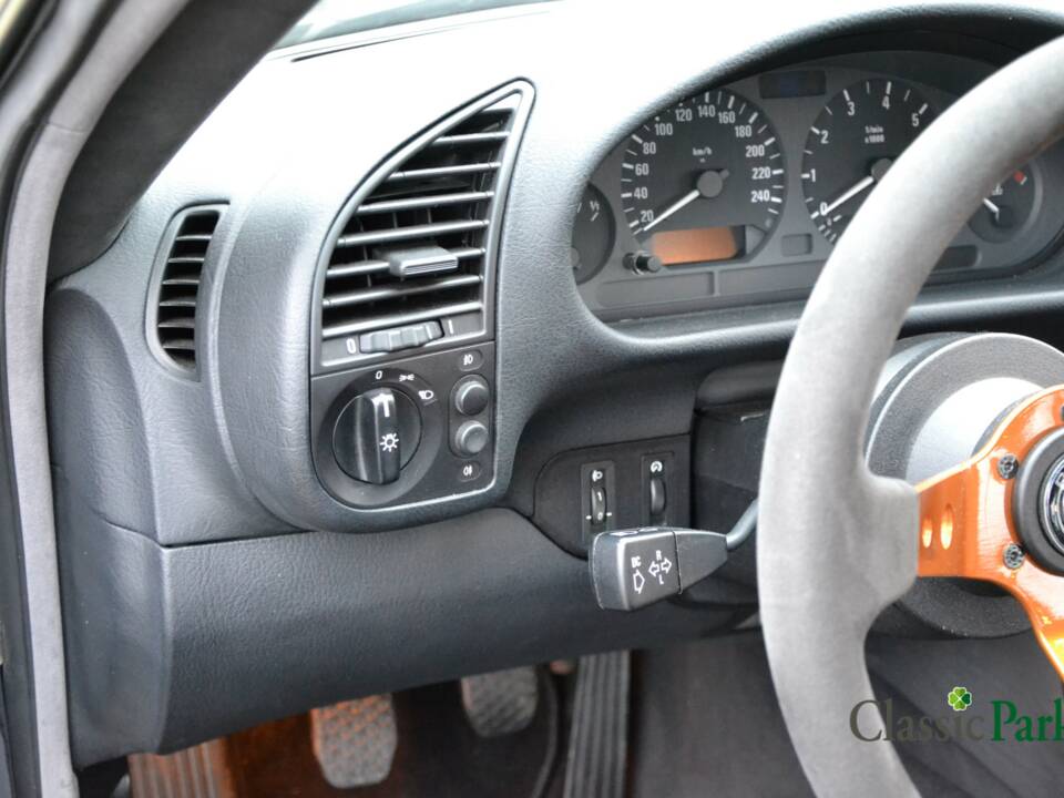 Image 26/50 of BMW 323i (1998)