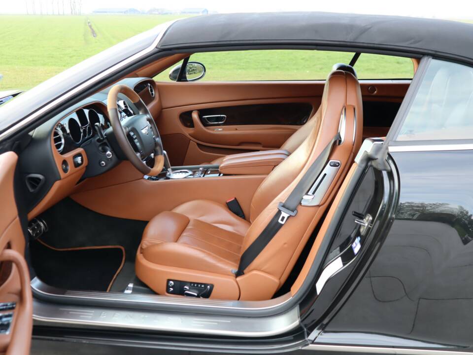Image 12/50 of Bentley Continental GTC (2007)