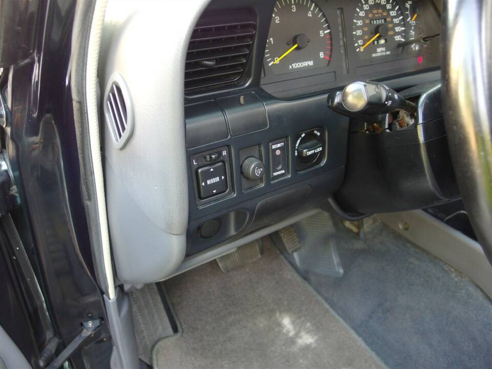 Image 36/99 de Toyota Land Cruiser J80 (1994)