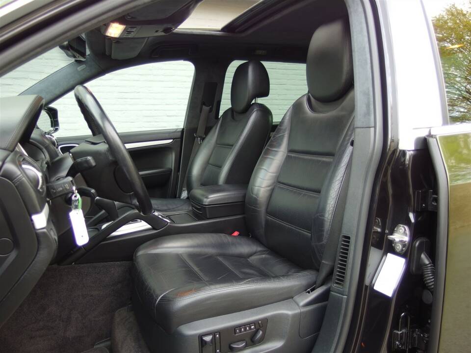 Image 39/99 of Porsche Cayenne Turbo (2007)