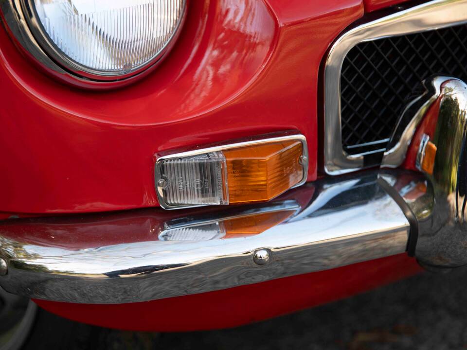 Image 12/77 of MG MGB GT (1972)