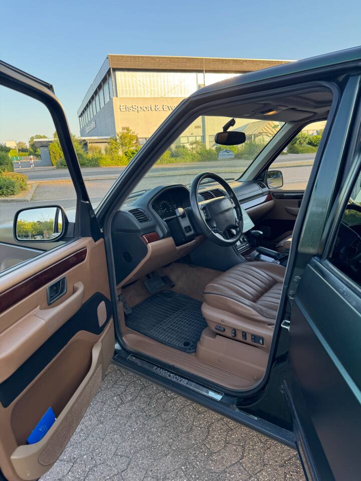 Bild 9/28 von Land Rover Range Rover 4.6 HSE (1998)