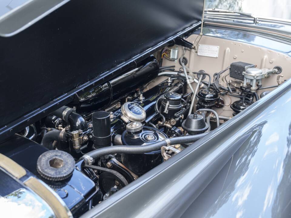 Bild 27/29 von Bentley S1 DHC Park Ward (1958)