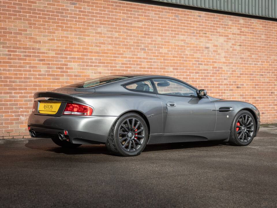 Image 3/30 of Aston Martin V12 Vanquish (2002)