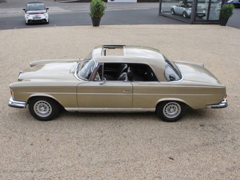 Image 2/30 of Mercedes-Benz 280 SE (1970)