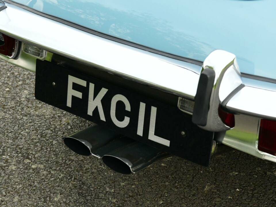 Image 48/50 de Jaguar E-Type V12 (2+2) (1972)