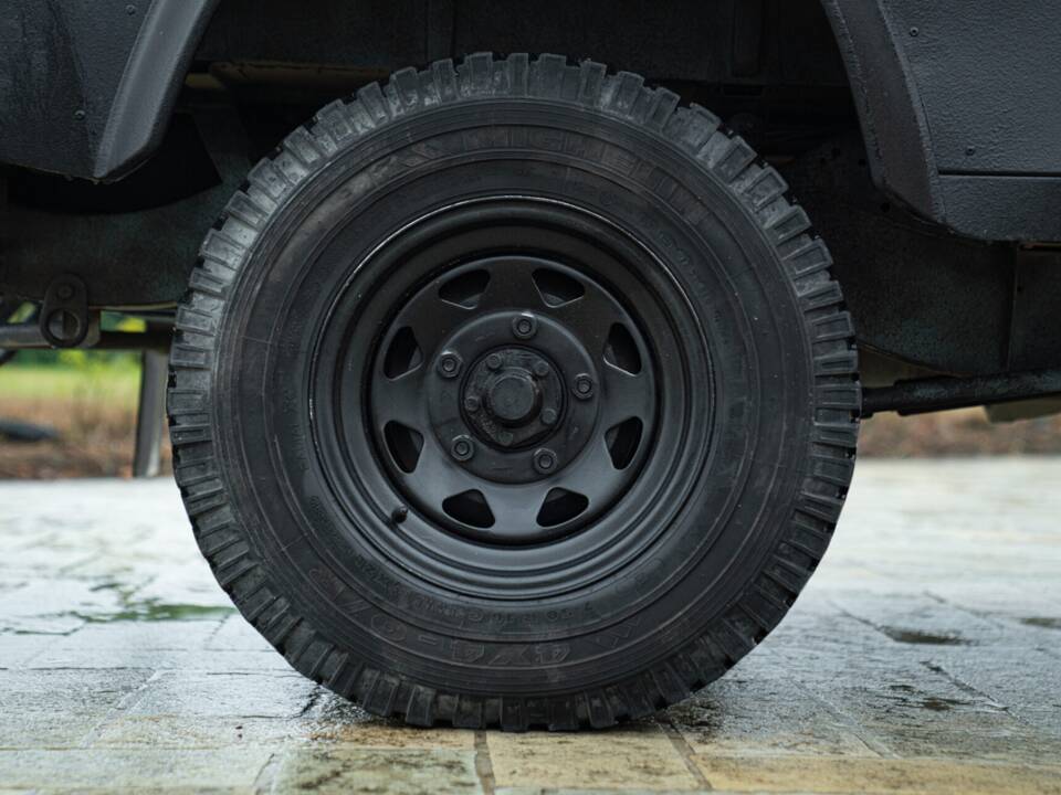 Bild 17/50 von Land Rover 90 (1985)