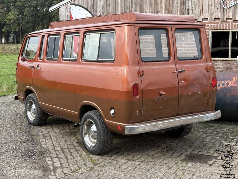 Image 7/50 of Chevrolet G-10 Van (1965)