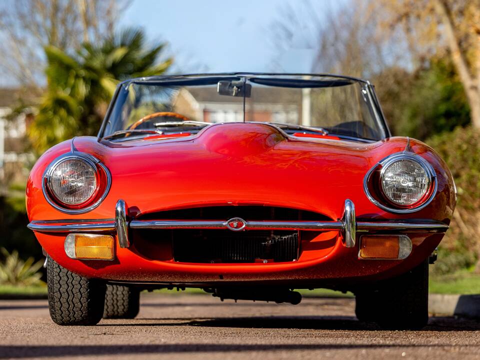 Image 6/50 de Jaguar E-Type (1969)