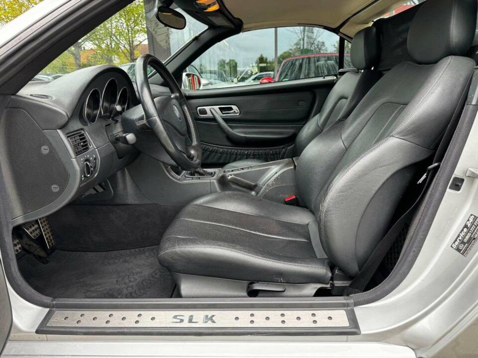 Image 11/18 of Mercedes-Benz SLK 200 Kompressor (2002)