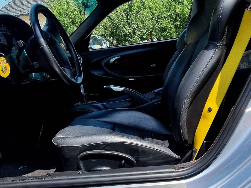 Image 12/13 of Porsche 911 GT3 (2004)