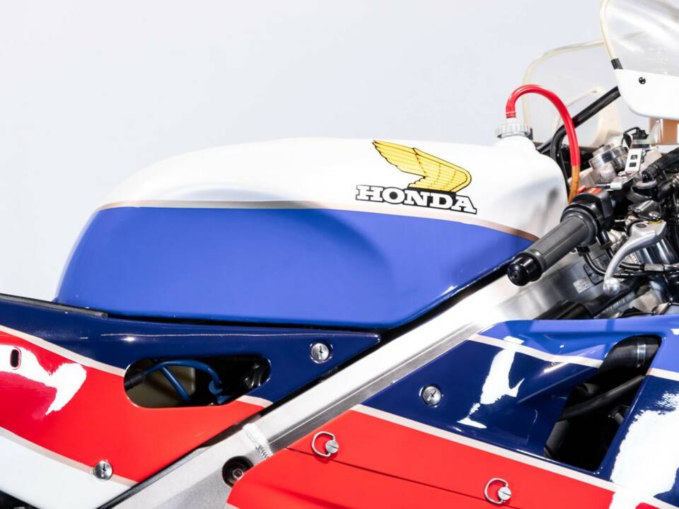 Bild 33/50 von Honda DUMMY (1989)