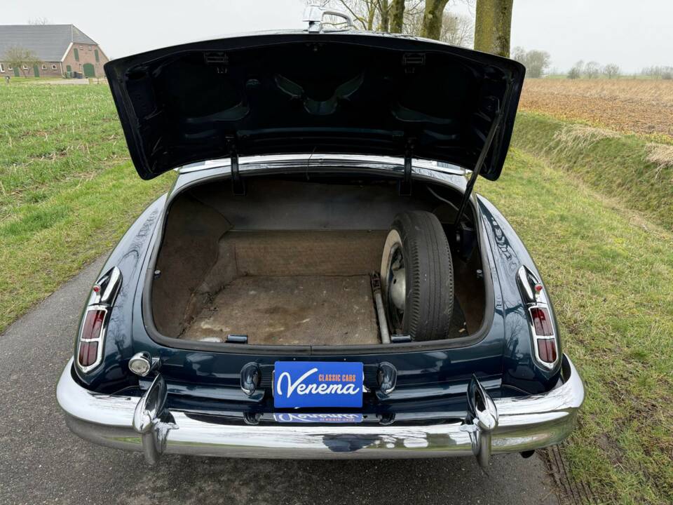 Image 16/24 of Cadillac 62 Sedan (1947)