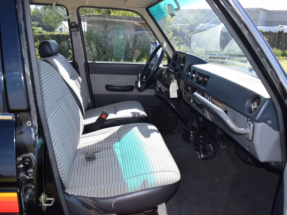 Image 14/17 of Toyota Land Cruiser FJ 62 (1987)