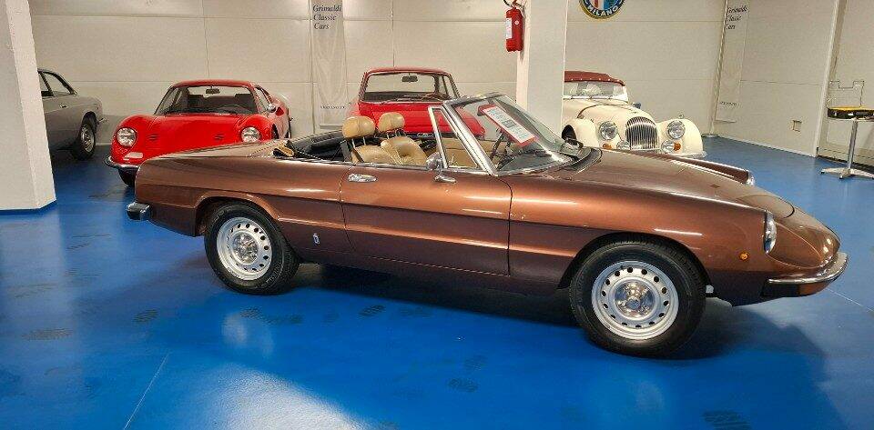 Image 40/43 of Alfa Romeo 2000 Spider Veloce (1982)