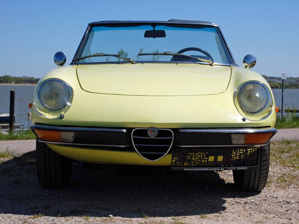 Image 6/24 of Alfa Romeo 1600 Spider (1976)