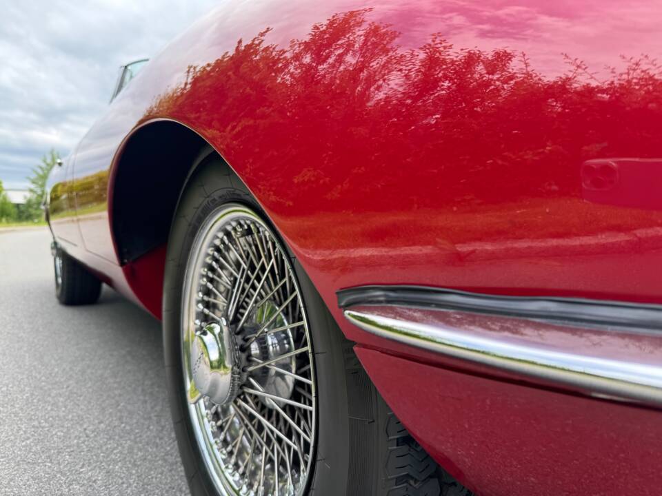 Image 16/35 of Jaguar E-Type (1969)