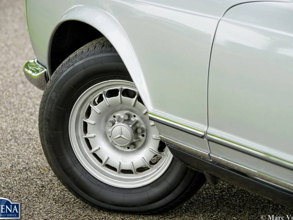 Image 19/49 of Mercedes-Benz 230 SL (1964)
