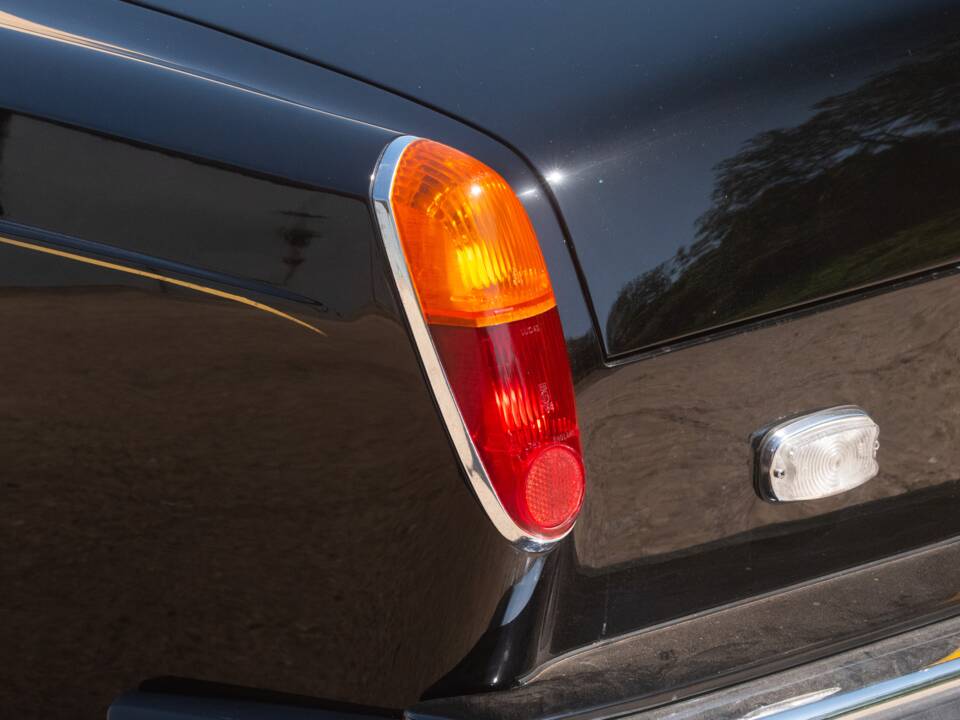 Image 38/50 de Rolls-Royce Corniche I (1981)