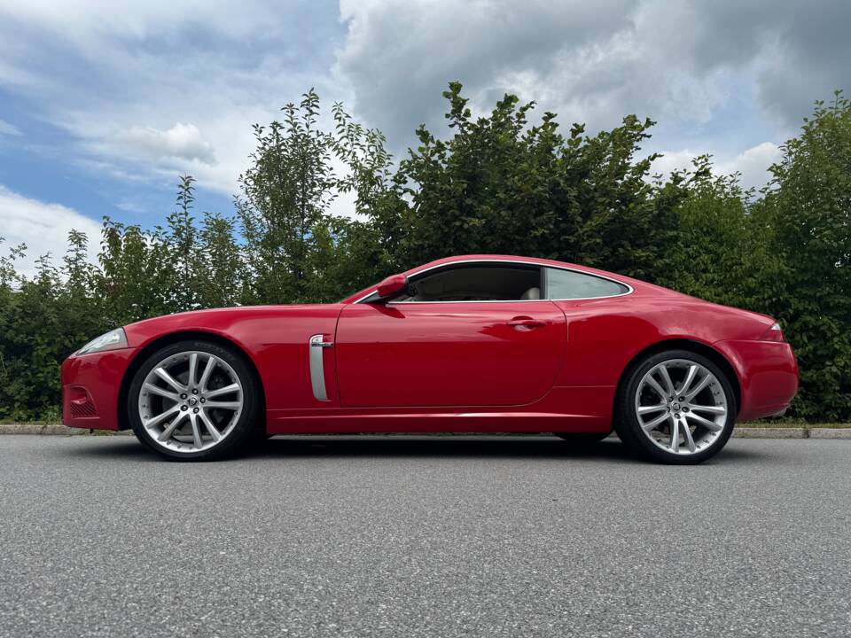 Image 7/49 of Jaguar XKR (2007)