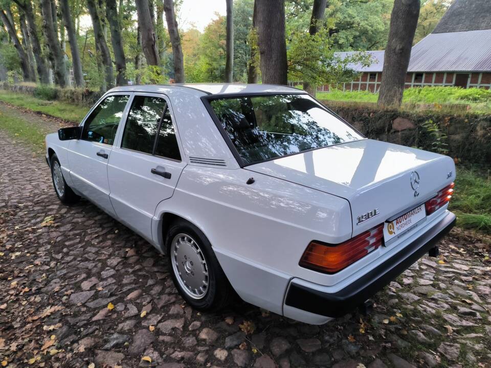 Image 36/78 de Mercedes-Benz 190 E 1.8 (1992)