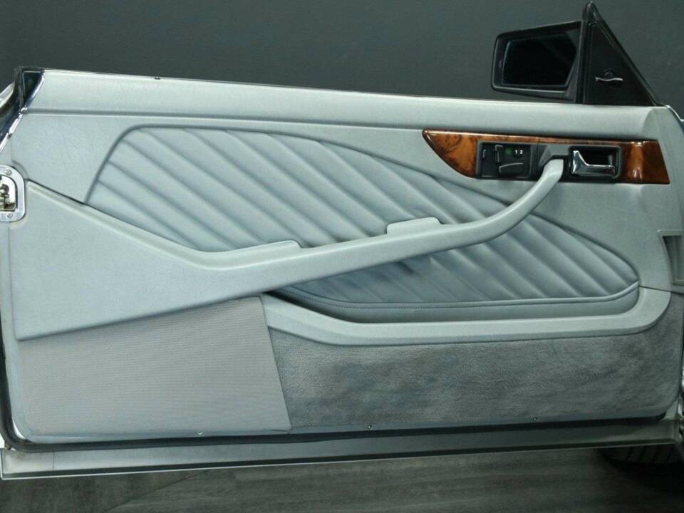 Afbeelding 10/50 van Mercedes-Benz 560 SEC (1991)