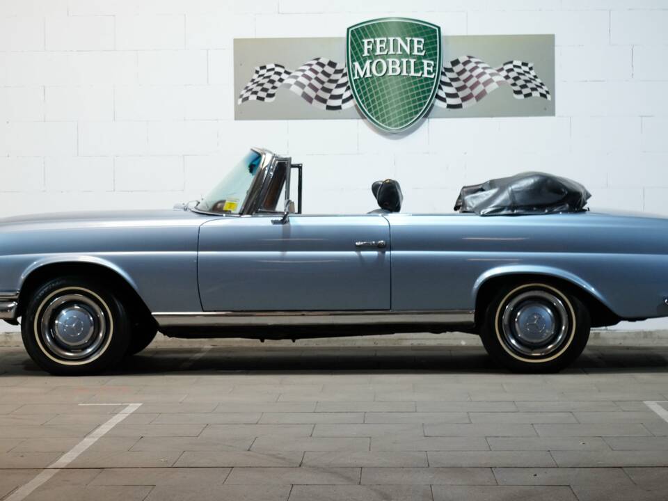 Bild 2/18 von Mercedes-Benz 220 SE b (1963)