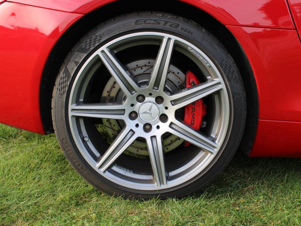 Image 27/57 of Mercedes-Benz SLS AMG (2010)