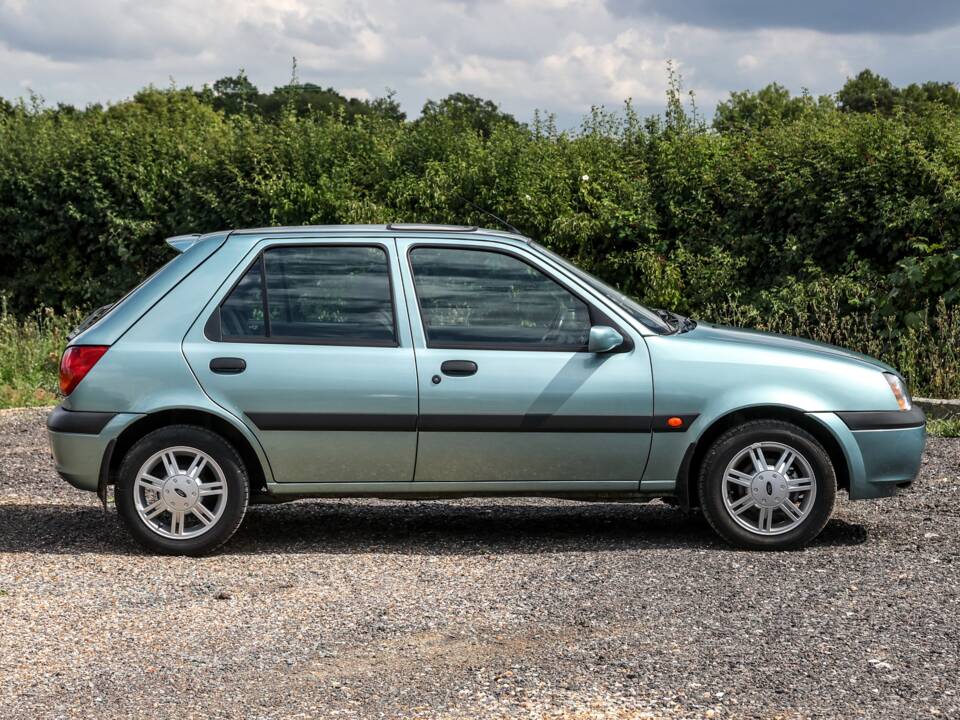 Image 2/27 of Ford Fiesta 1.25i (2000)
