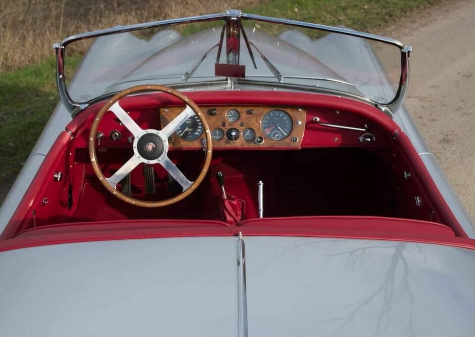 Imagen 2/6 de Jaguar XK 140 OTS (1956)
