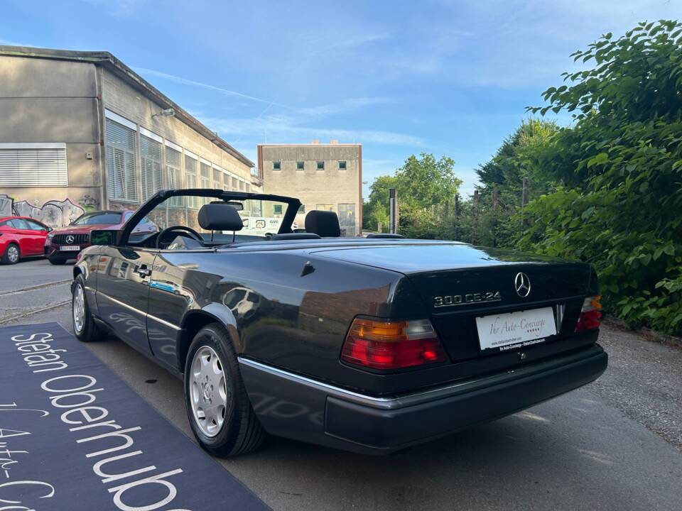 Image 7/47 of Mercedes-Benz 300 CE-24 (1992)