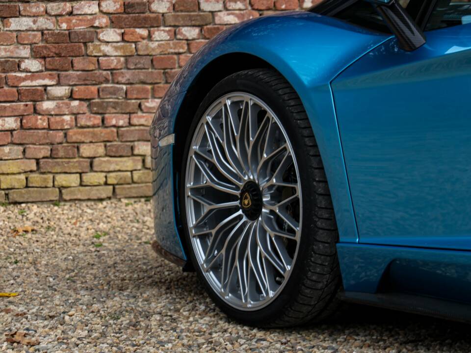 Image 49/50 of Lamborghini Aventador S (2018)